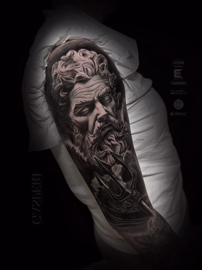 Roberto Gasperi 26.10. - 30.10. — Tattoo 18 | Realismus · Blackwork · Black & Grey | Tattoo-Werk Wien